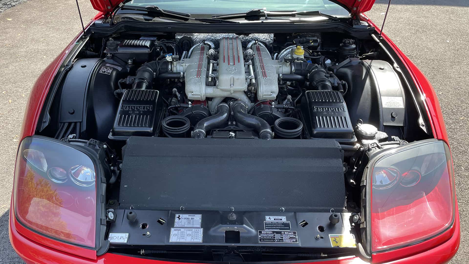 Vue du moteur de la Ferrari 550 Barchetta
